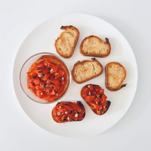 トマトのクロスティーニ