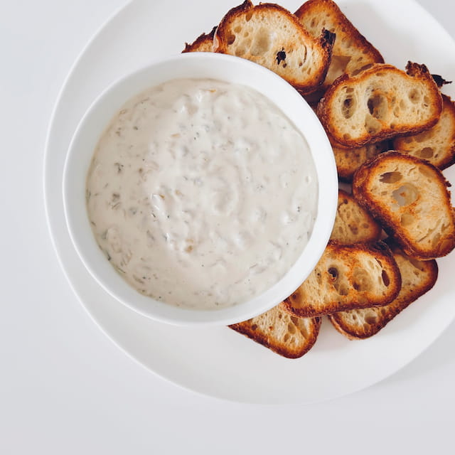 あめ色玉ねぎとギリシャヨーグルトのディップ